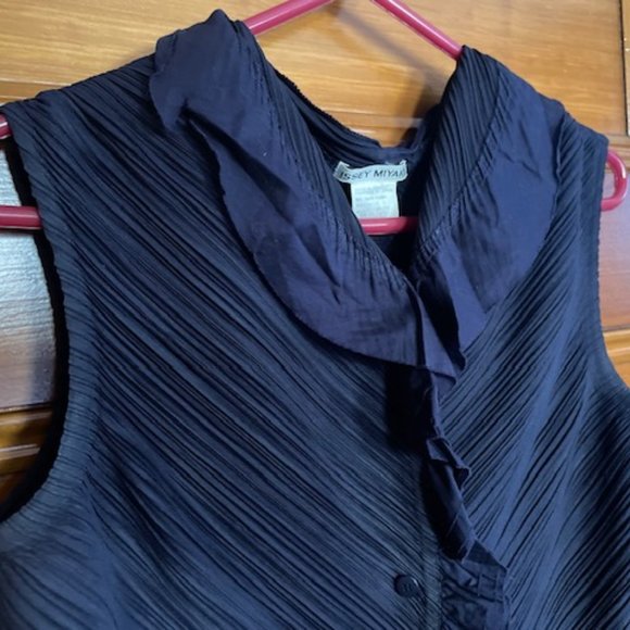 Issey Miyake Vintage Navy Blue Pleated Sleeveless Shirt S/M - Picture 3 of 7